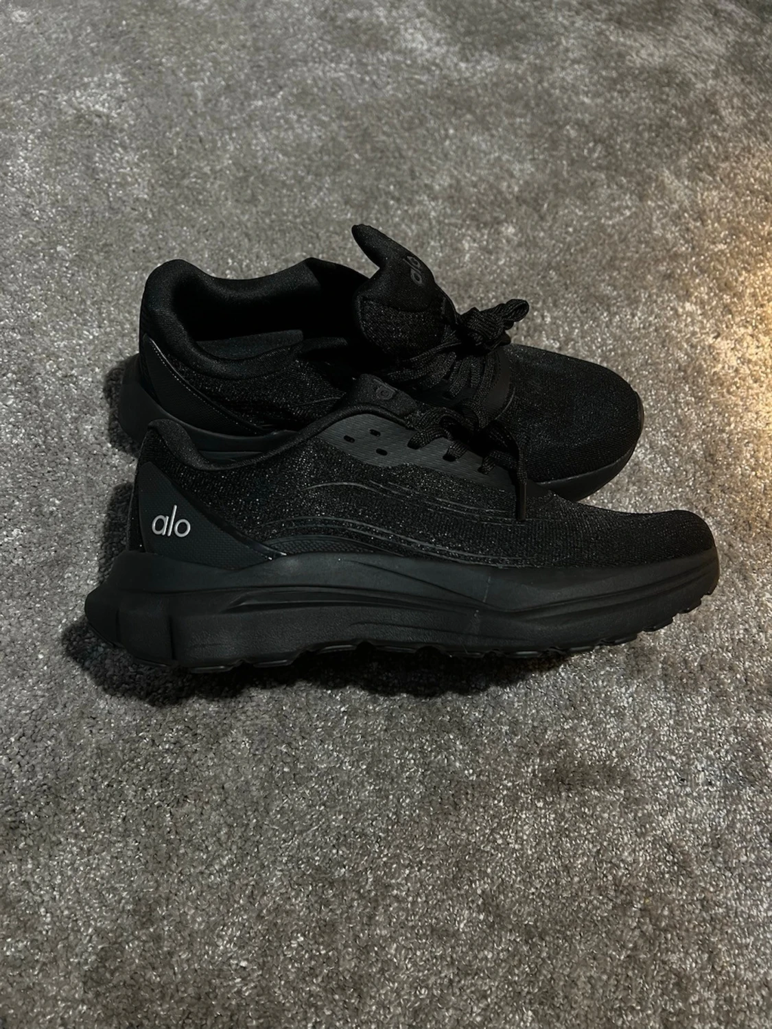 Svarta sneakers från Alo