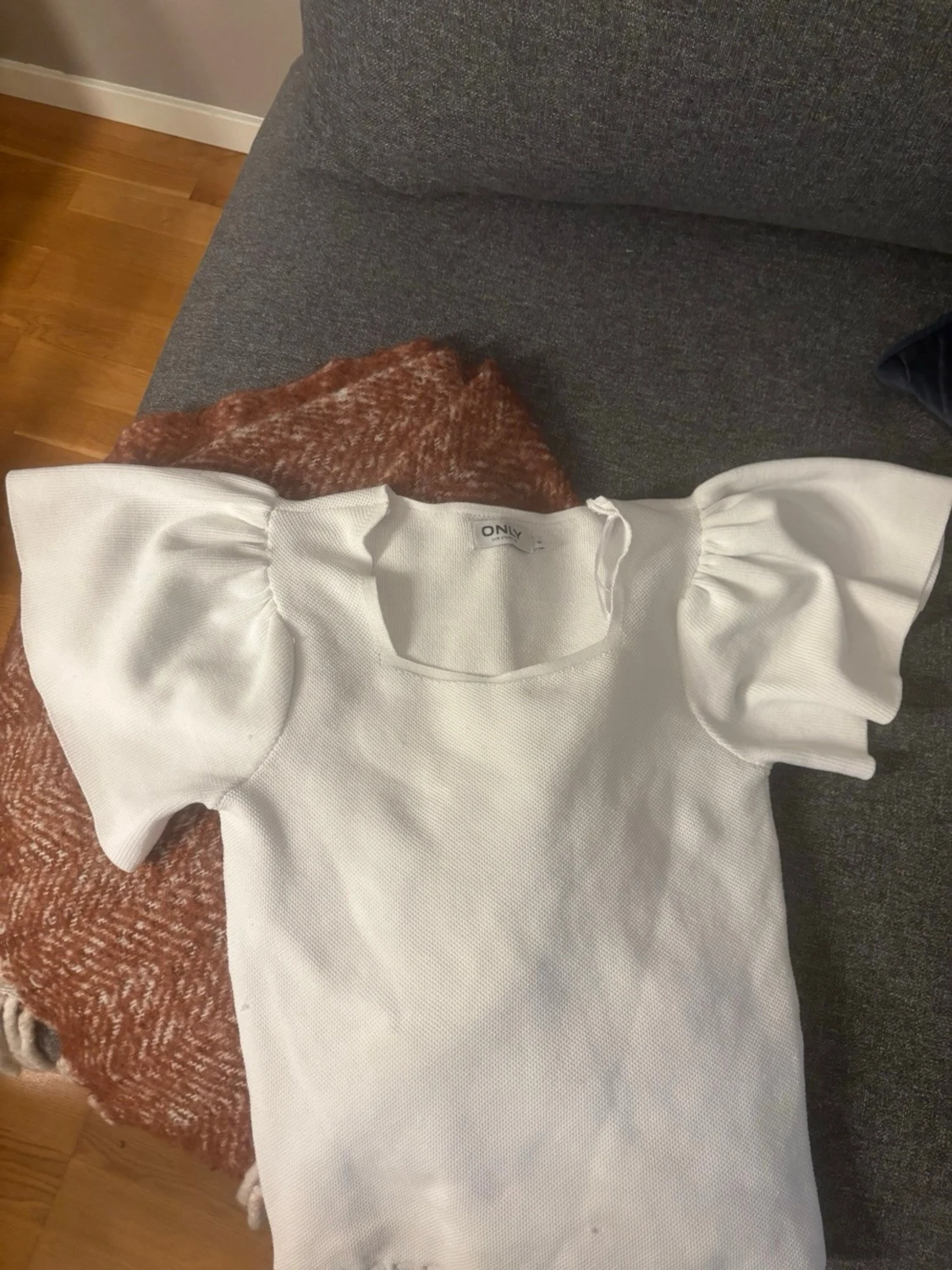 Vit topp med puffärmar - 2