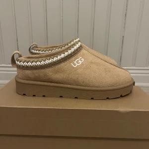 UGG Tasman - Säljer ett par tasman tofflor från UGG, storlek 38. Fick i present men är inget för mig, har endast testat dem. 