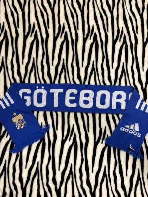 IFK Göteborg halsduk - IFK Göteborg halsduk med märket adidas och IFK! Bra för en IFK:are hör av dig ifall du funderar över något 😀