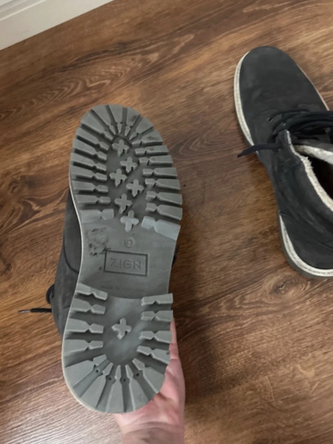 Svarta fodrade kängor med grov sula - 5