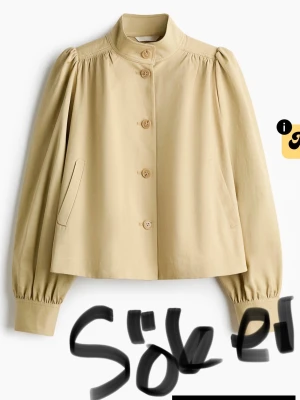 Beige overshirt med knappar - Söker denna jacka ifrån h&m i storlek xs🥰 hör gärna av er om ni vill sälja 