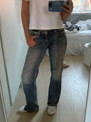 Jeans - Snygga Blåa jeans! I storlek W:24 L:32💞 postar direkt!!!