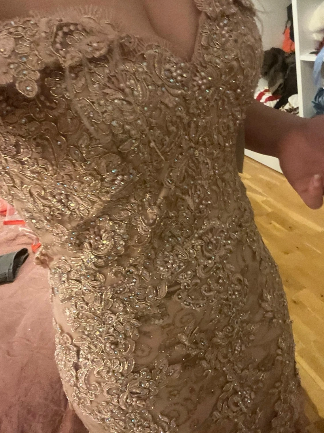 Champagnefärgad långklänning med spets - 5