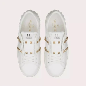 Valentino skor - Säljer de här eller byter mot andra skor i samma prisklass🩵🩵🩵köpte de från vestiaire 🤭🤭original box med kommer ej 