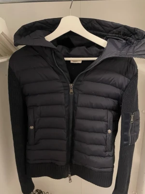 Moncler cardigan  - Cardigan använd några gånger