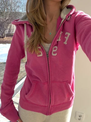 Abercrombie & fitch zip  - Storlek M. Skickas inom 24h. Se liknande plagg i min profil! 