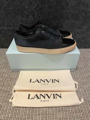 Lanvin skor  - Hej, säljer nu dessa svin snygga lanvin skor. Skorna är i okej skick!  Begränsat antal boxar och dustbag. Hör av dig vid frågor. 