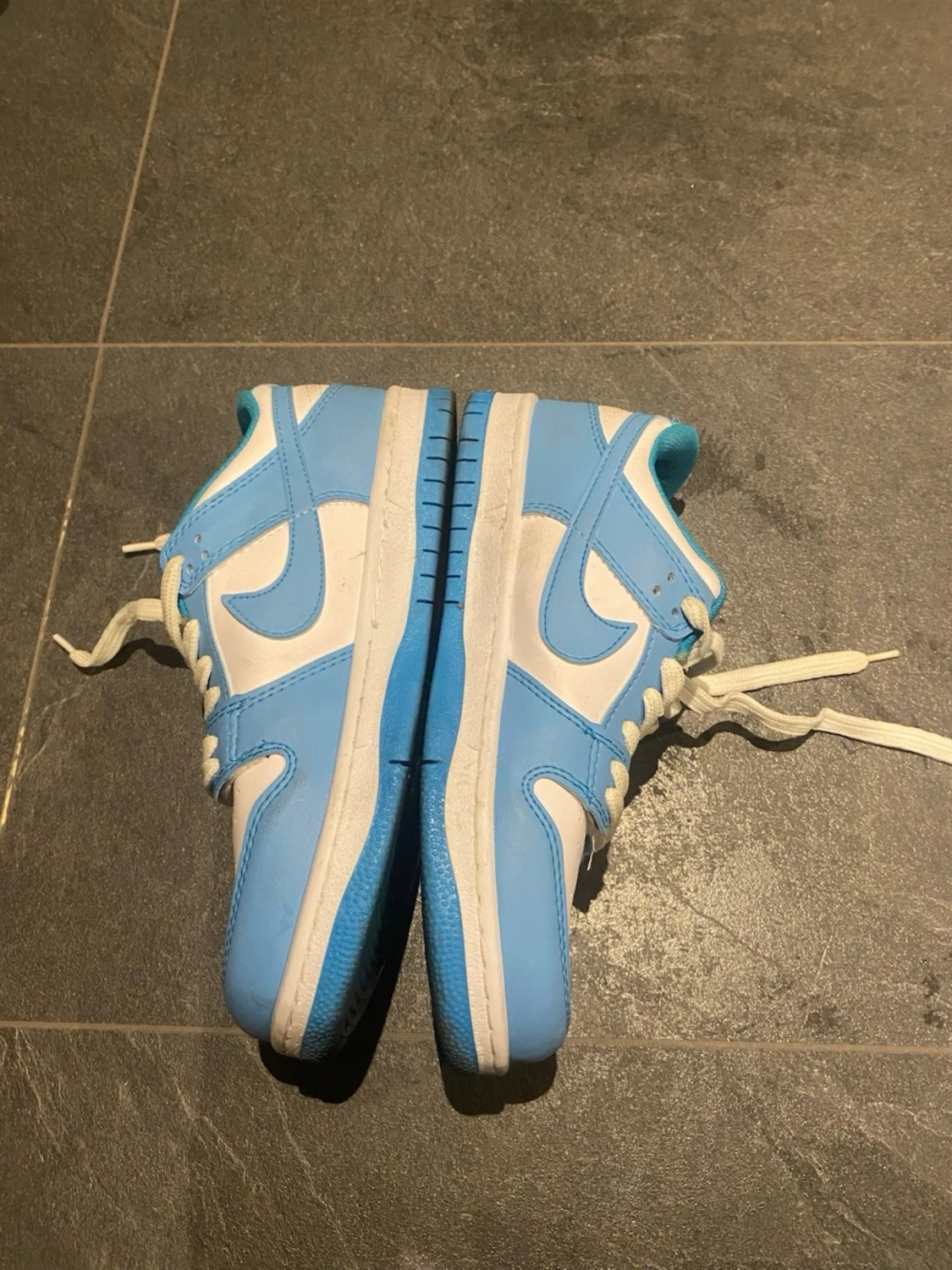 Nike Dunk Low blå och vita sneakers - 1