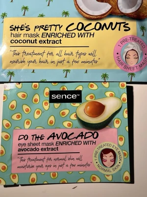 Sence sheet masks kokos & avokado - Två sheet masks från Sence: en hårmask med kokosnötsextrakt och en ögonmask med avokadoextrakt. Perfekta för att ge näring till håret och återfukta huden runt ögonen. Färgglada förpackningar med tropiska motiv.