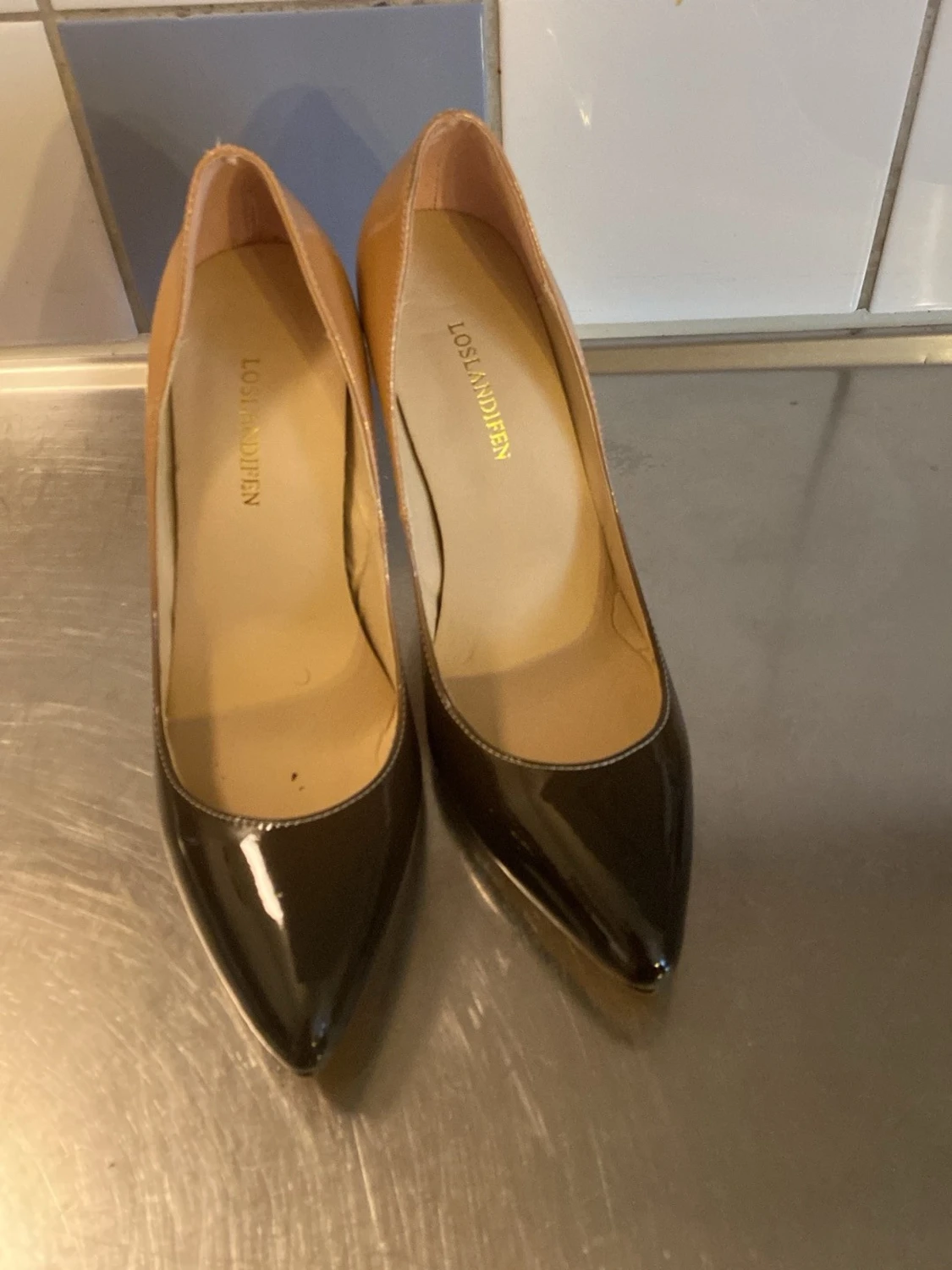 Bruna lackpumps från Losen Andipien - 1