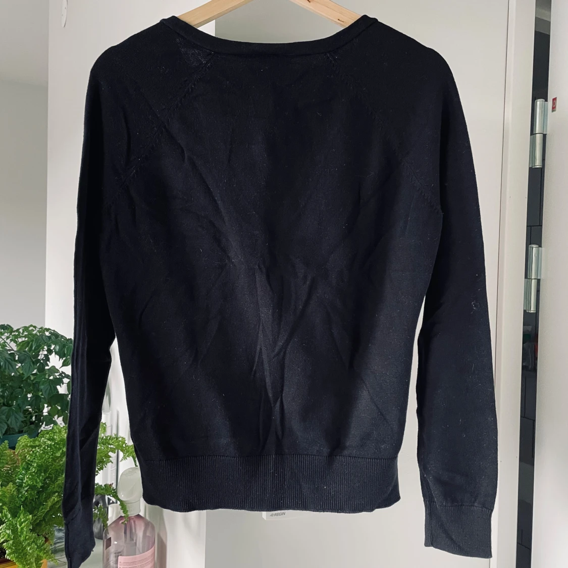 Klassisk svart H&M-kofta i ekologisk bomull, stl M – mjuk och mångsidig - 3