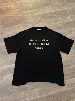 Svart Acne Studios t-shirt Stockholm - Oanvänd! Digitalt kvitto finns