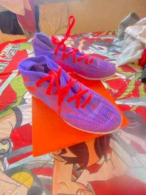 Nike inomhus skor  - Nike inomhus skor. Har använt det några gånger passar bra och är snygga 