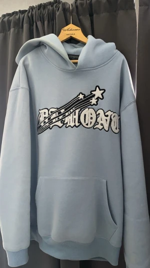 Demont ljusblå hoodie  - Ljusblå  hoodie från Demont i strlk L men passar strlk M