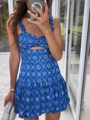 blå klänning, zara - såå fin från zara, strl M men liten i storlek😇