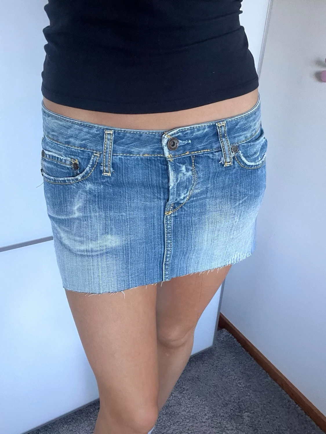 Lågmidjad jeanskjol