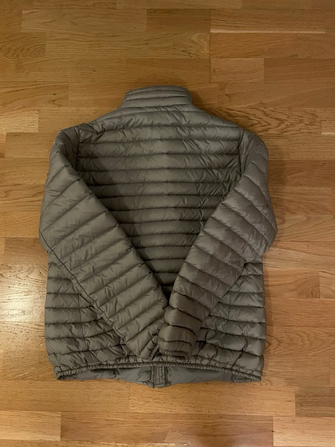 Beige dunjacka från Moncler - 4