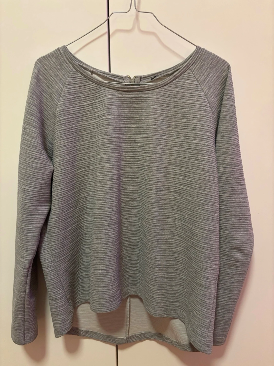 Grå långärmad tröja med struktur stl S-M