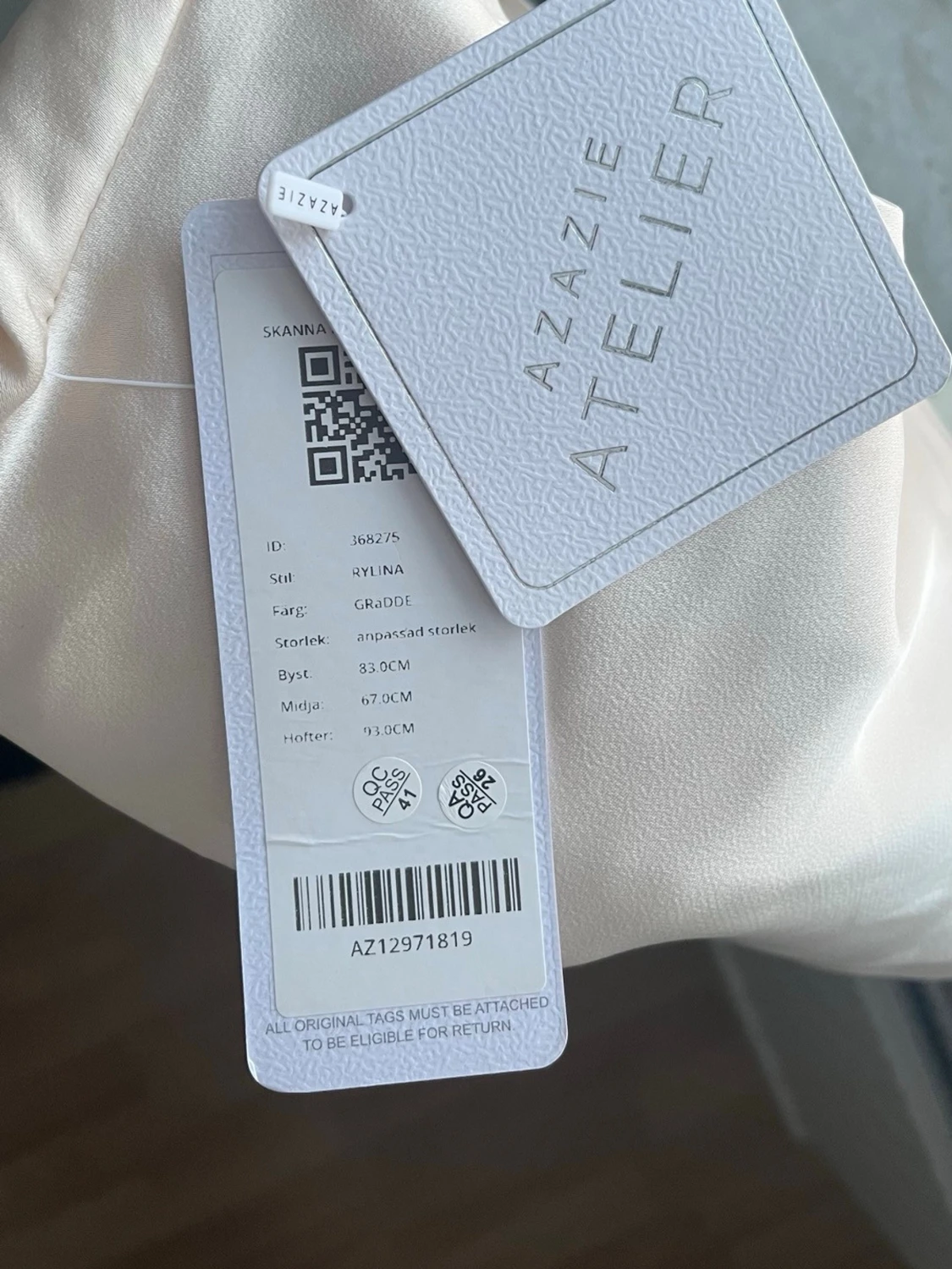 Lång champagnefärgad klänning - 3