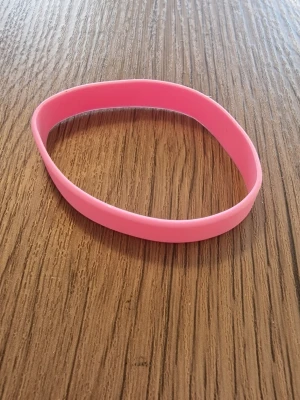 Armband silikon - Silikonarmband. Stretchiga armband för män och kvinnor. Silikon. 20,2 cm. Bredd 1,2 cm. 