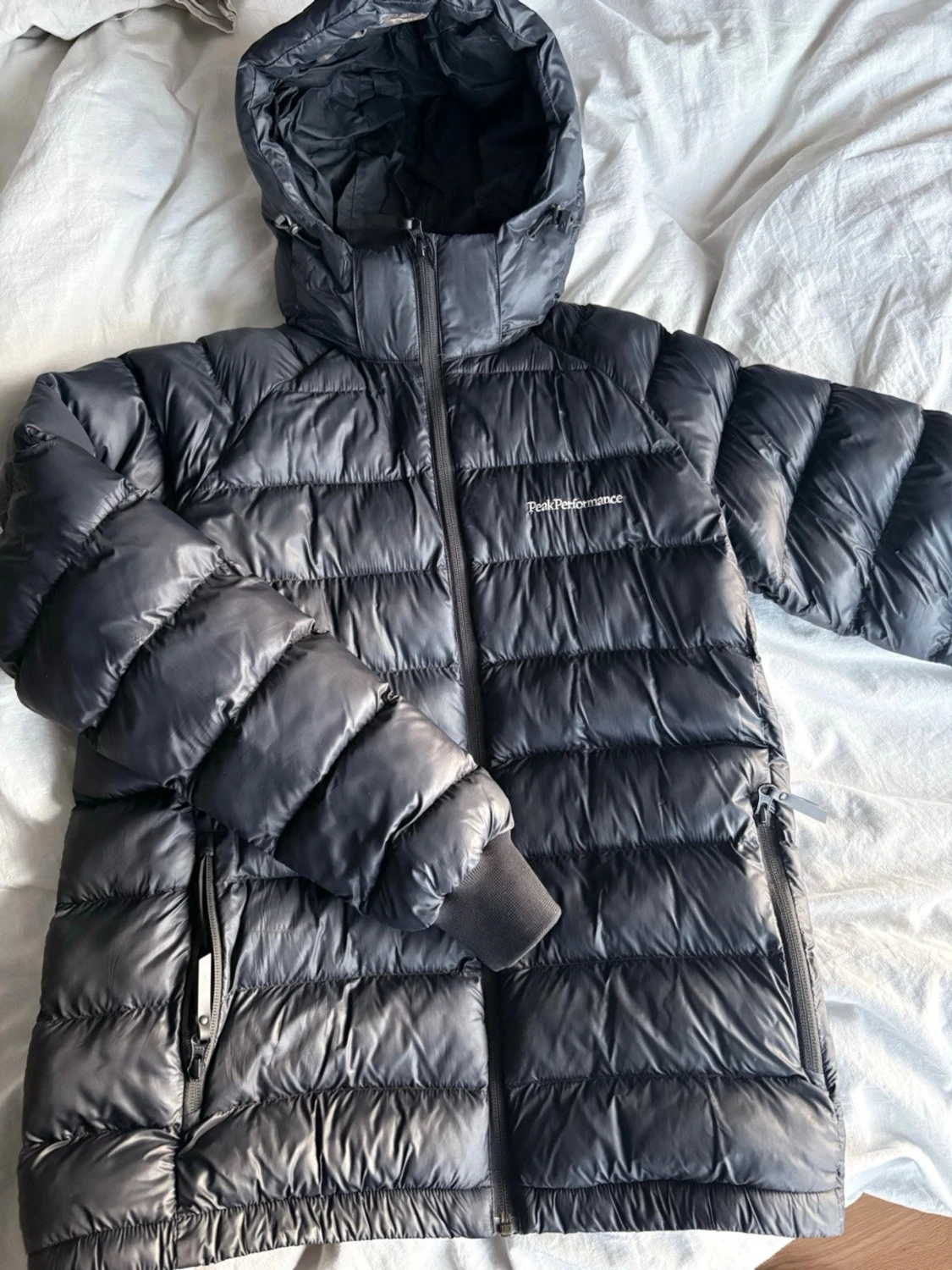 Svart dunjacka Peak Performance