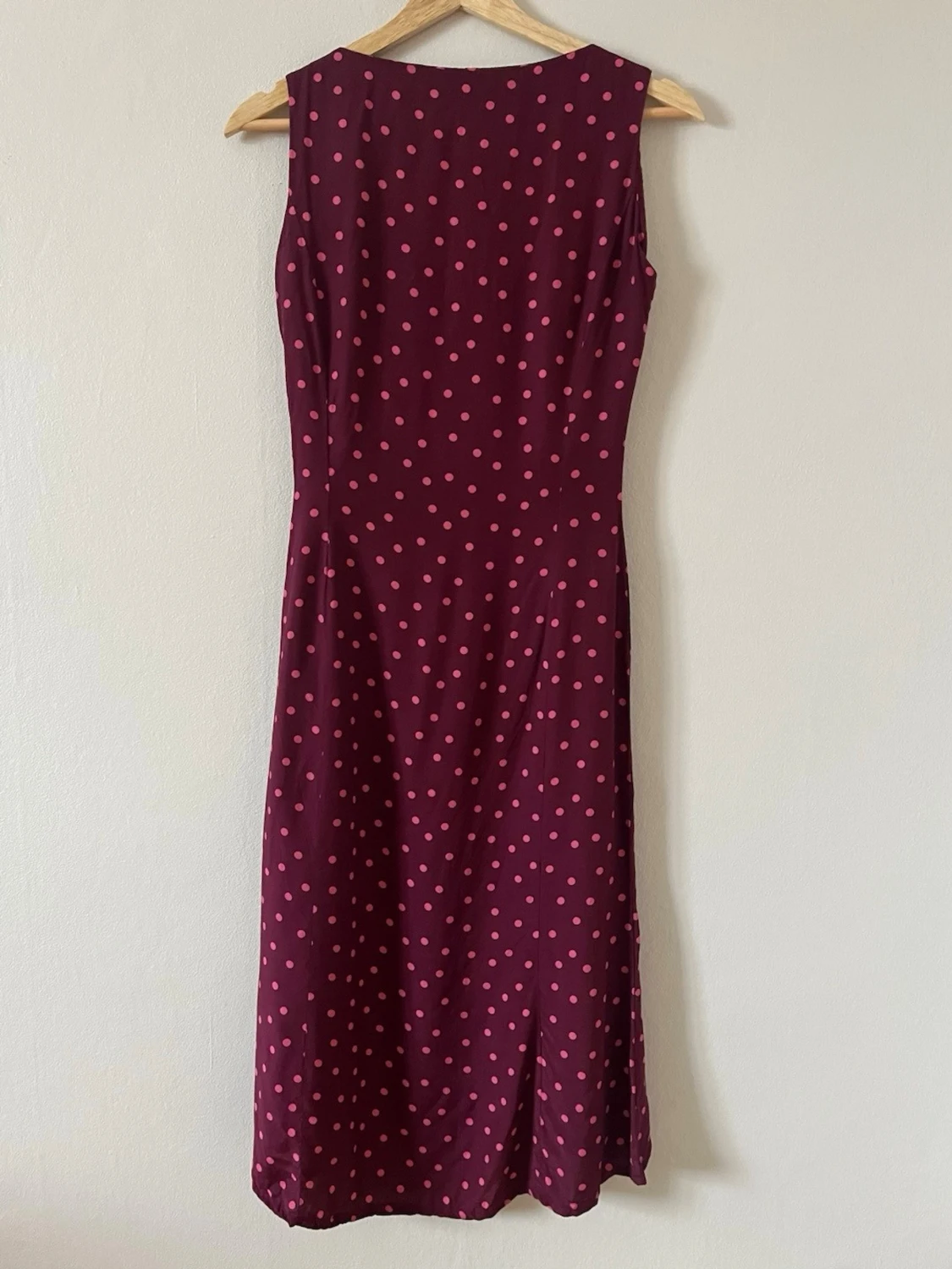 Vinröd prickig klänning från NA-KD - 2