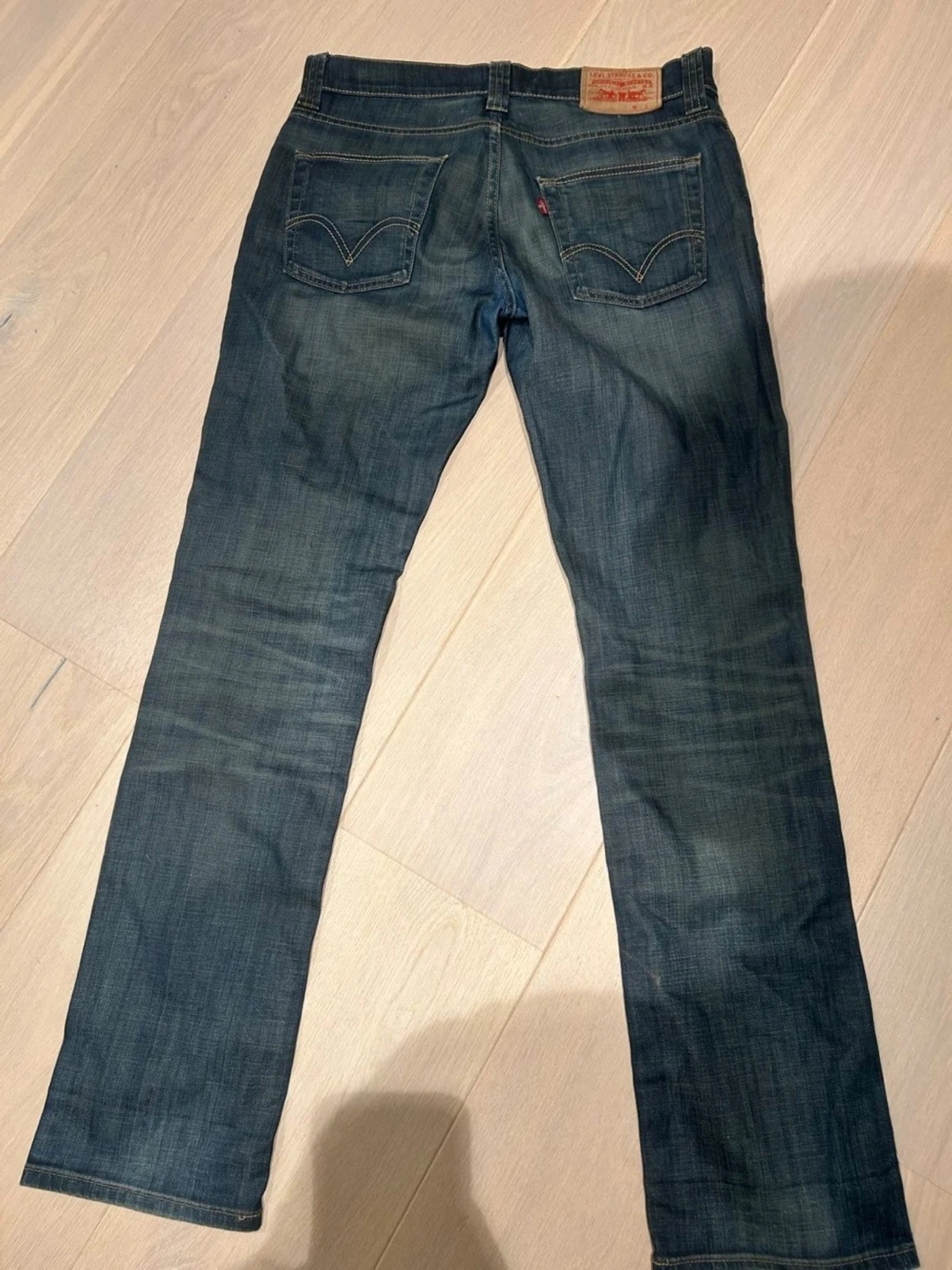 Levi's blå raka jeans