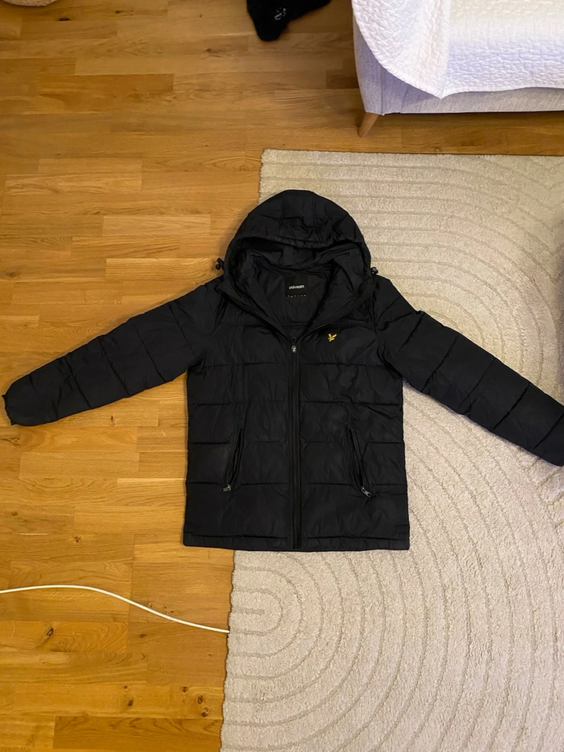 Svart pufferjacka från Lyle & Scott - 1