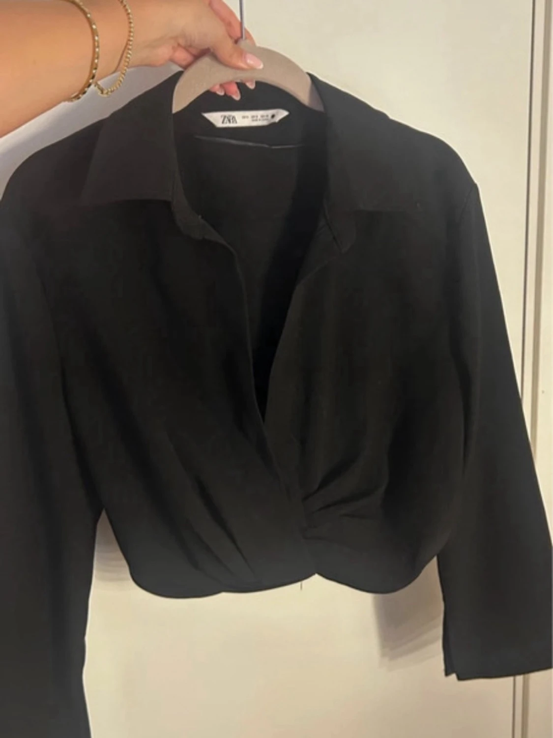 Svart croppad zara blus - 1