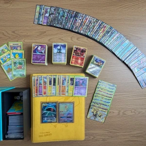 Pokémon-samling - Säljer min Pokémon samling för 8000kr. Kom till mig privat så ger jag mer information om allt som ingår samt värdet. 