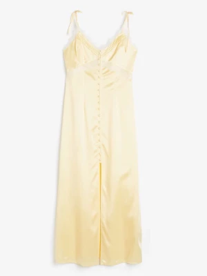 Gul satinklänning - Superfin gul satinklänning med lite spetsdetaljer. Har ej kommit till användning, prislapp är kvar