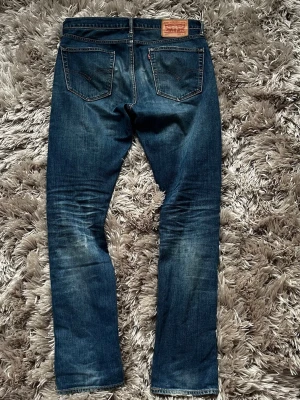 Levi’s 510 Jeans - Tjena! Säljer nu dessa Levis 510 Jeans. Storlek 32x34 - Skick 9/10 - Nypris på dessa är ca 1500 och mitt pris 599, (pris kan diskuteras vid snabb affär). Hör gärna av er vid minsta fundering/fråga. MVH JL STORE