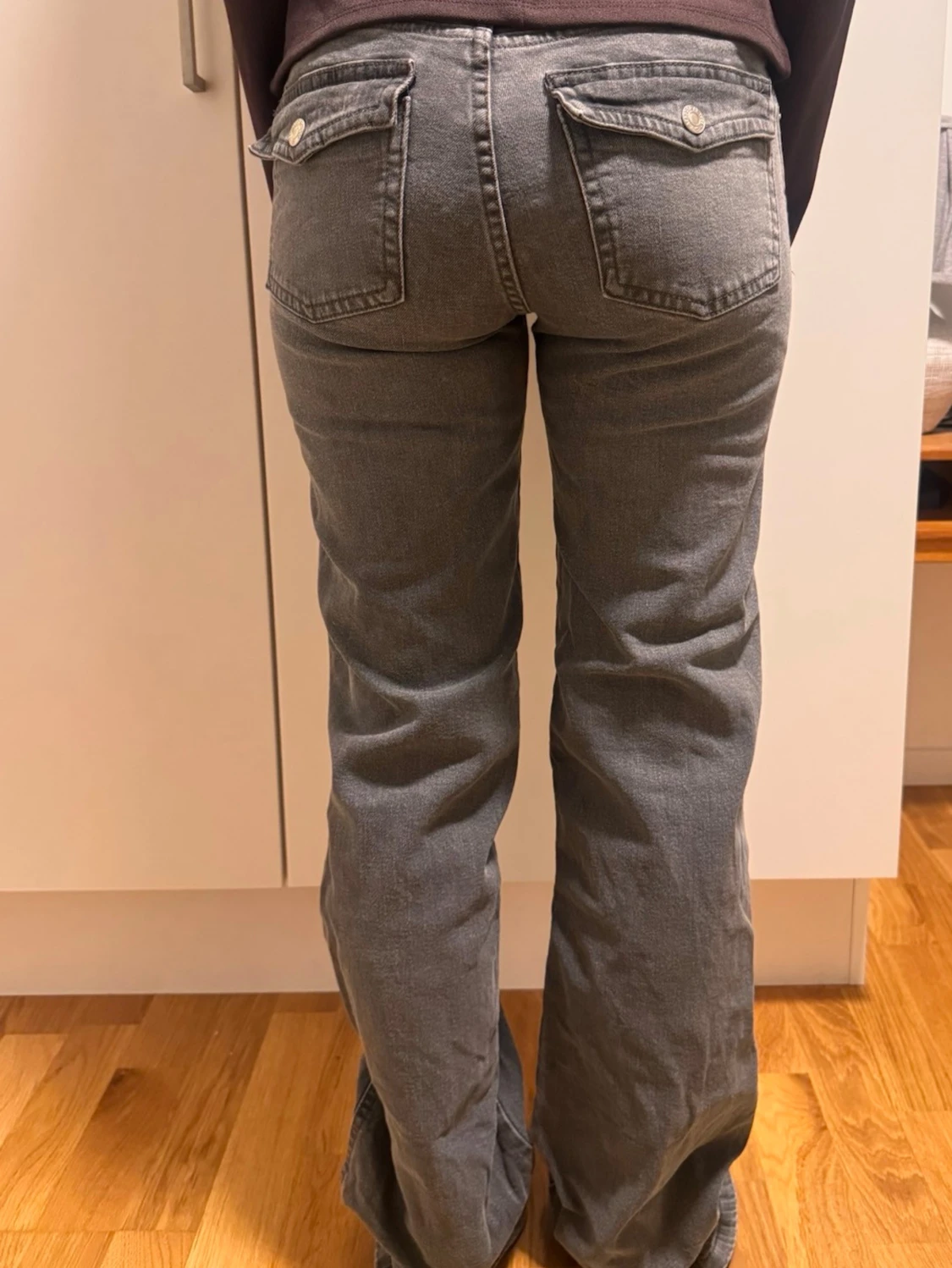 Raka jeans med fickor