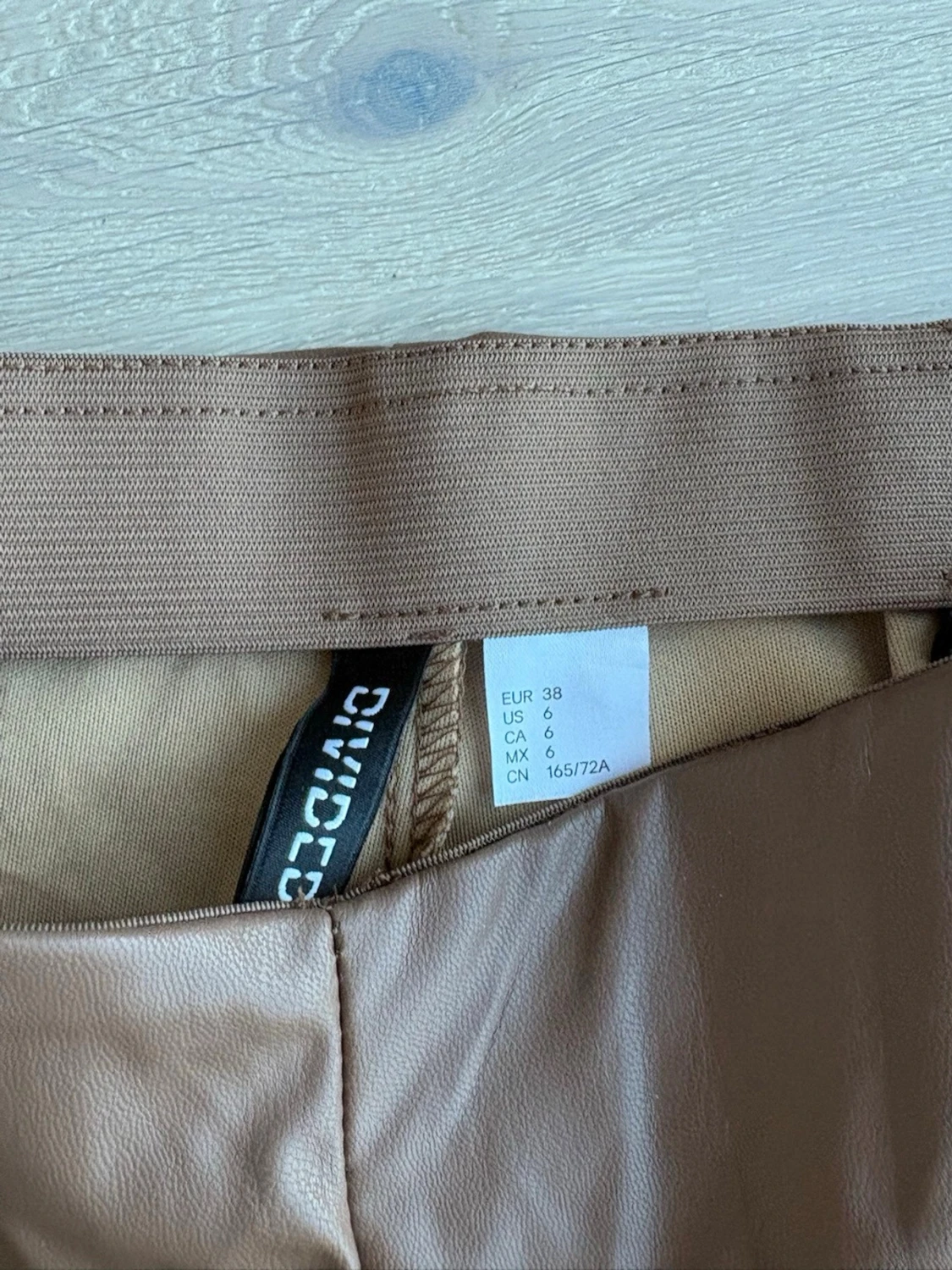 Bruna skinnbyxor med slits, storlek M - 2