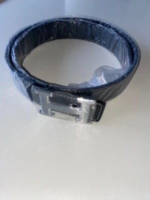 Svart h bälte - Helt nytt, 110 cm