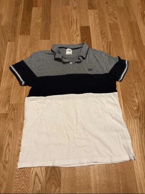 Pikétröja  - Pikétröja från Zara i storlek L.