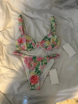 Bikini Nakd - Jättefin bikini från Nakd. Helt ny, ej använd!💕💕S i underdel och 75C i överdel. 🫶🏼
