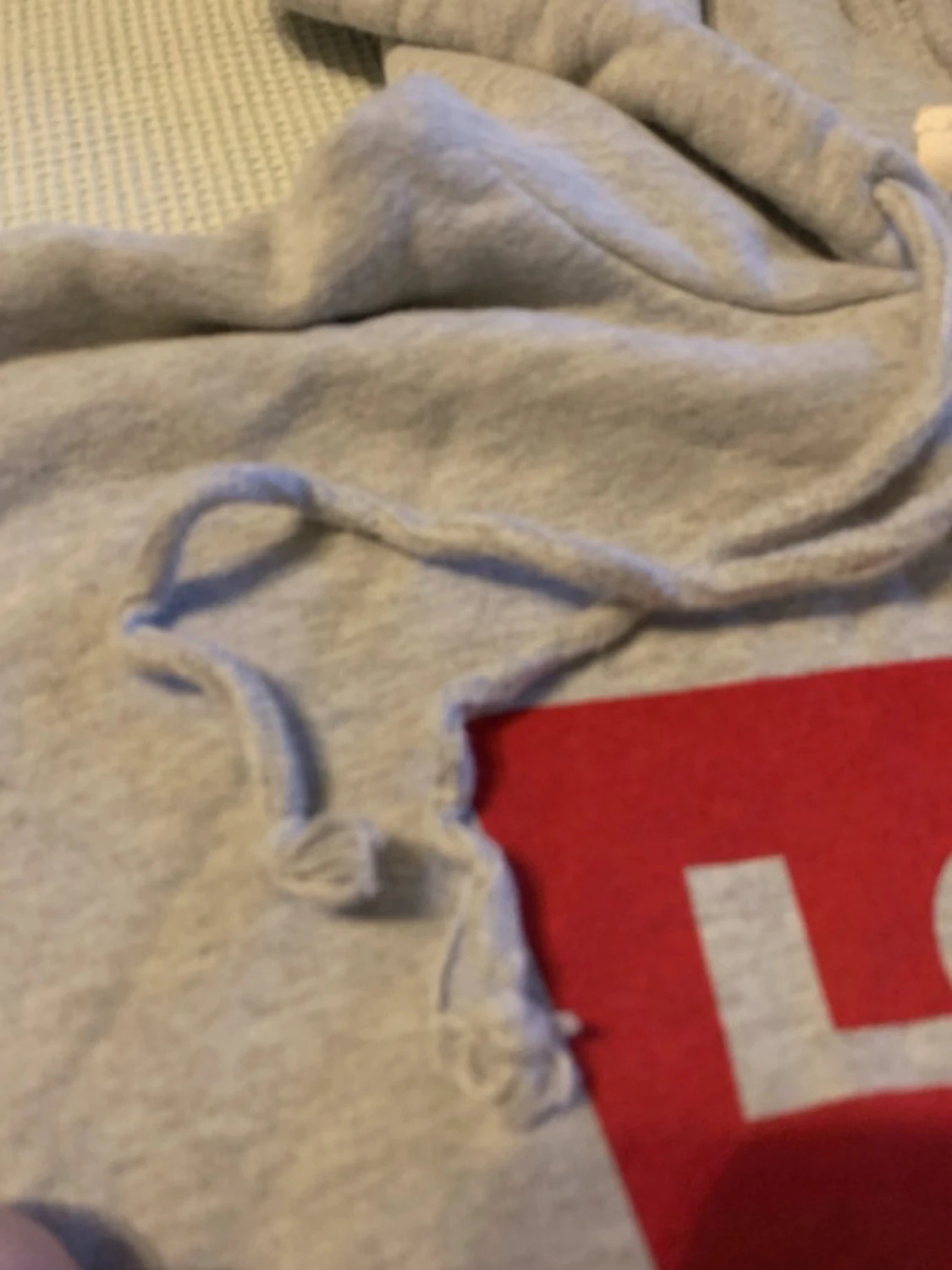 Grå Levi's hoodie med röd logga - 2