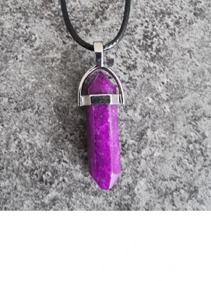 Lila kristallhalsband med svart band - .