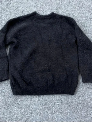 Mucaris svart mohair tröja Ny - Säljer en svart mohair tröja från Mucaris. Testad men var förläng så säljs dom helt ny. Självklart öppen för prisförslag.