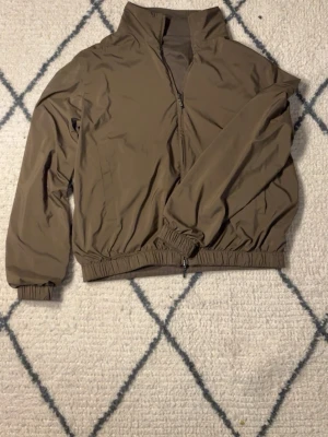 Loro piana jacka - Im selling this Loro piana jacket in size 48 which equals to s it’s in a good condition but in the inner coating the cashmere are a little teard up you could fix it tho not allot of work new price is 3000$