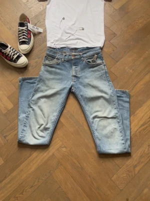 Nudie jeans blå  - Nudie jeans Grim Tim.  Storlek 29/32. Fint skick 