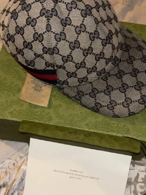 Navy blue GG Keps -  Äkta navy blue gg keps storlek xs bra skick fråga om fler bilder.Nypris 6000 pris går o diskutera 