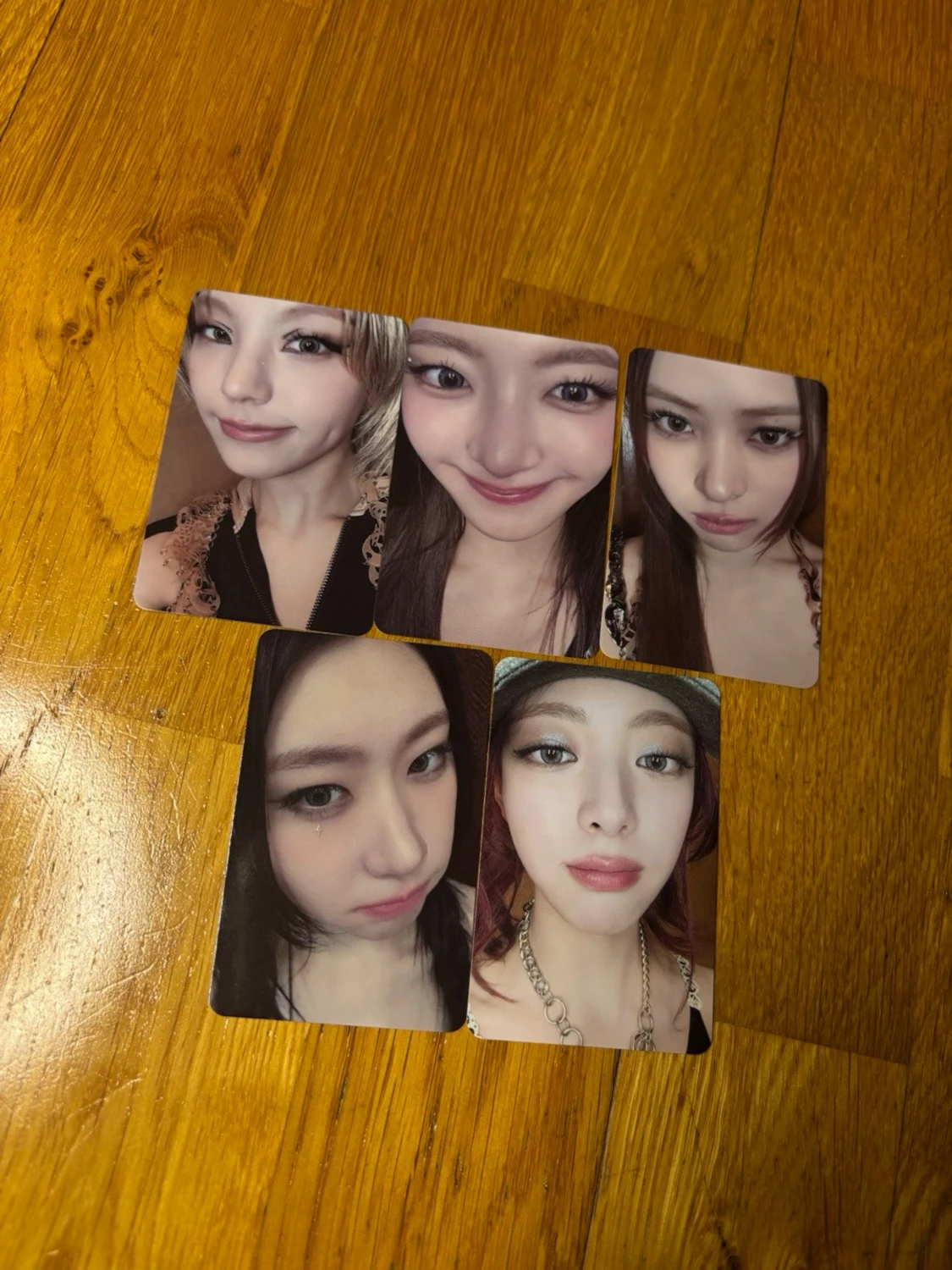 Itzy pre order photocard set 