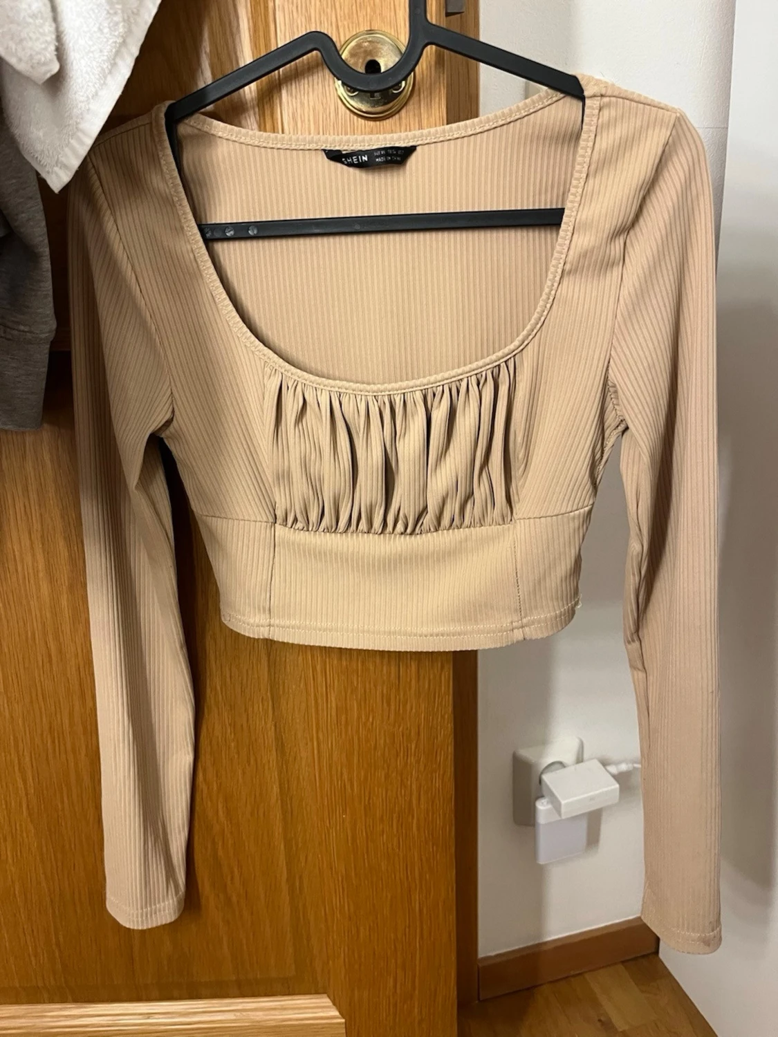 Beige ribbad croppad topp  - 1