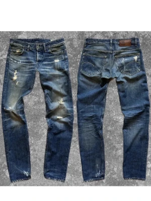 Selvedge G-Star Raw Jeans  - G-Star Raw Jeans (W29/L34) Blå denim med skön wash & slitningar.  Storlek/Mått: 29/34. A:40cm B:84cm C:23cm D:17cm E:17cm Skick: Mycket bra- tänkta slitningar och små håll på t.ex knäna. 