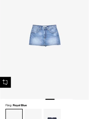 Blå jeanskjol i kort modell från stradivarius  - Snygg kort jeanskjol i ljusblå denim från stradivarius 