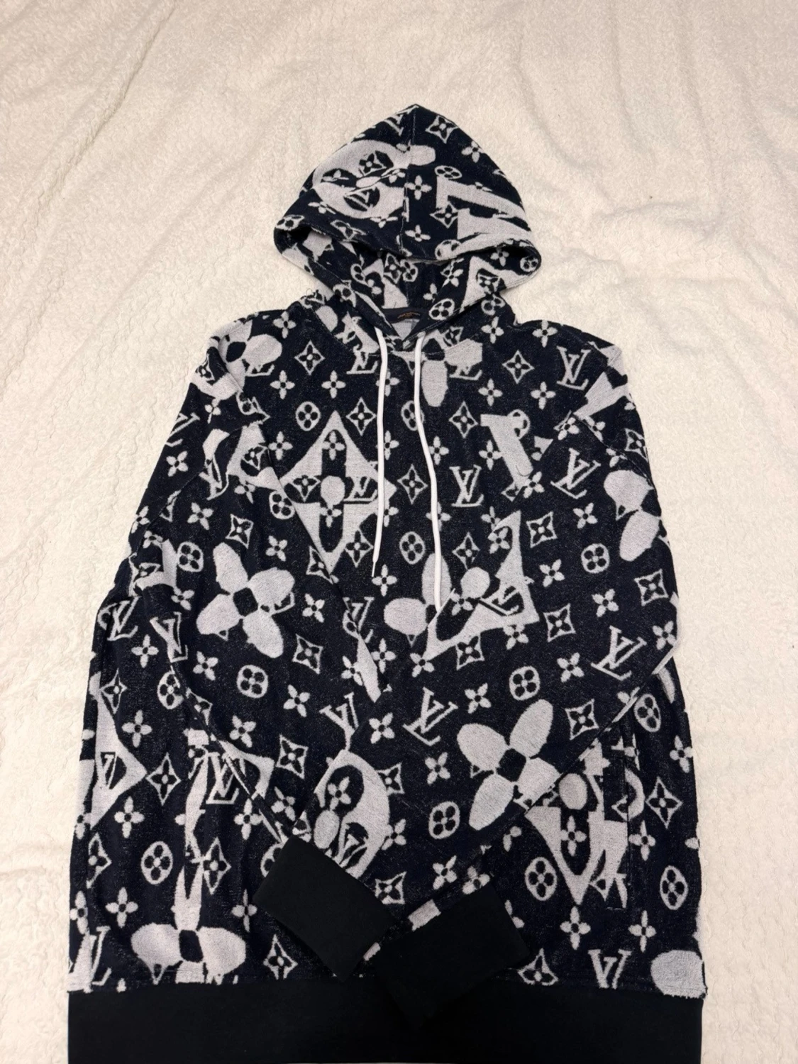  Monogram Hoodie – Ett riktigt statement-plagg 🔥 - 2
