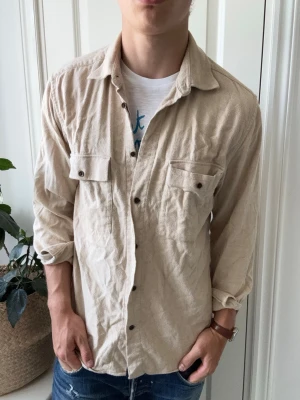 Dobber overshirt  - Dobber overshirt, Inga defekter! Modellen i bilderna är 180 cm 75 kg och bär Storlek M , Kom med frågor! 🌟 (Kan gå ned i pris vid köp av paket 😉) 